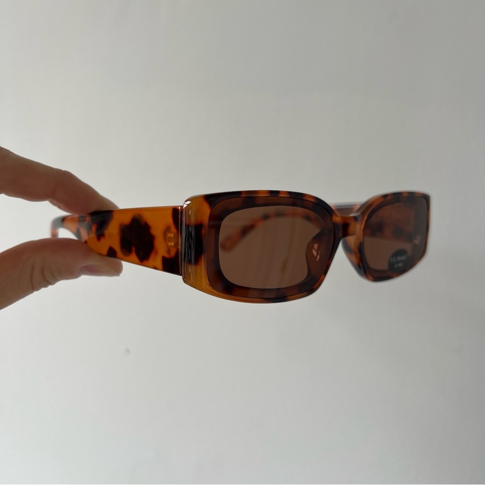 ASOS AJ Morgan brown tortoise leopard thick frame 90s rectangular sunglasses - Picture 3 of 6